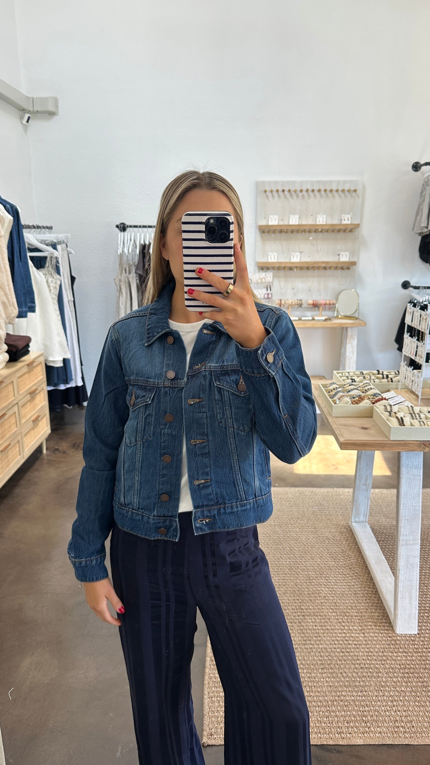 CLASSIC CUT DENIM JACKET