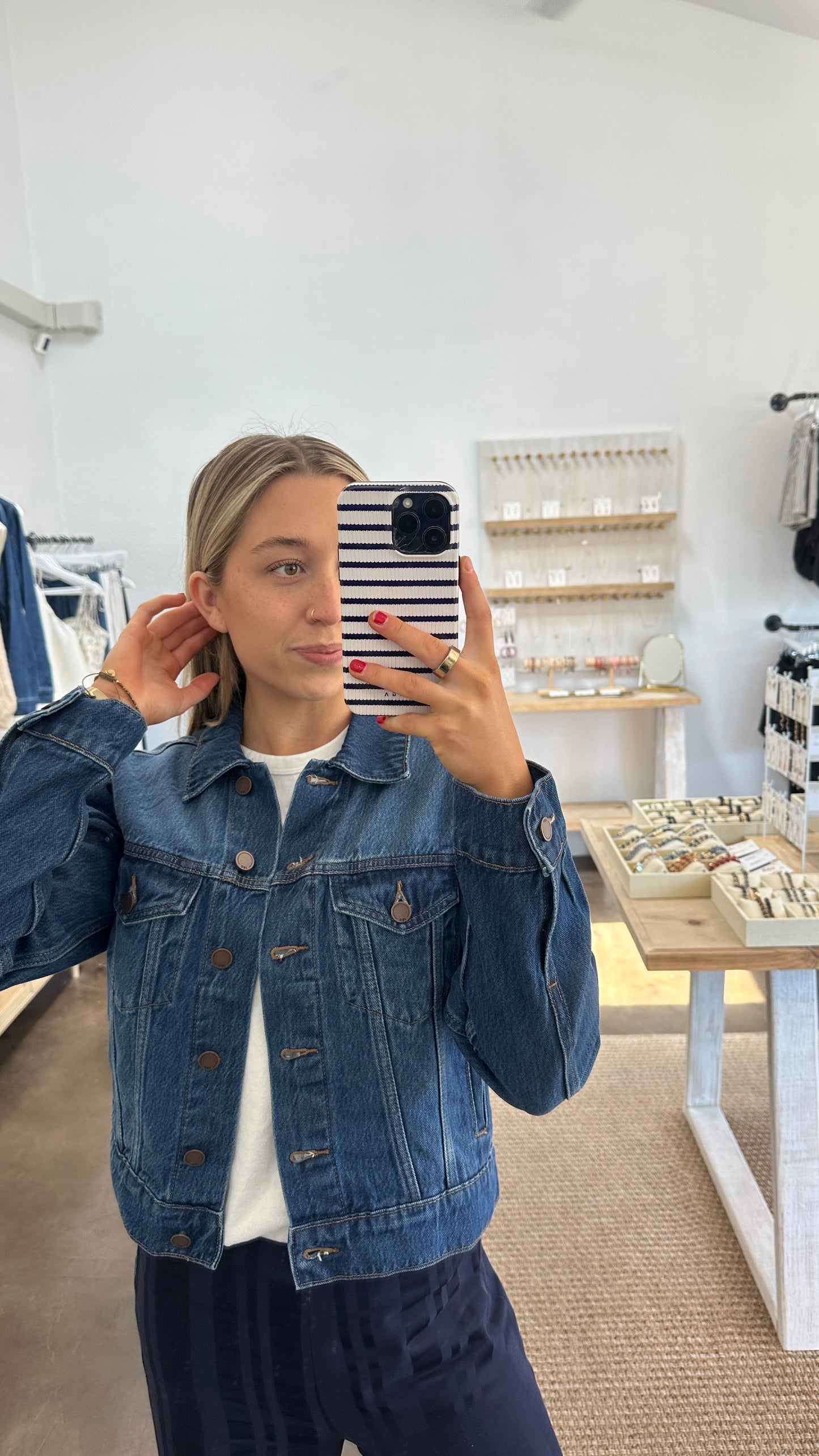 CLASSIC CUT DENIM JACKET