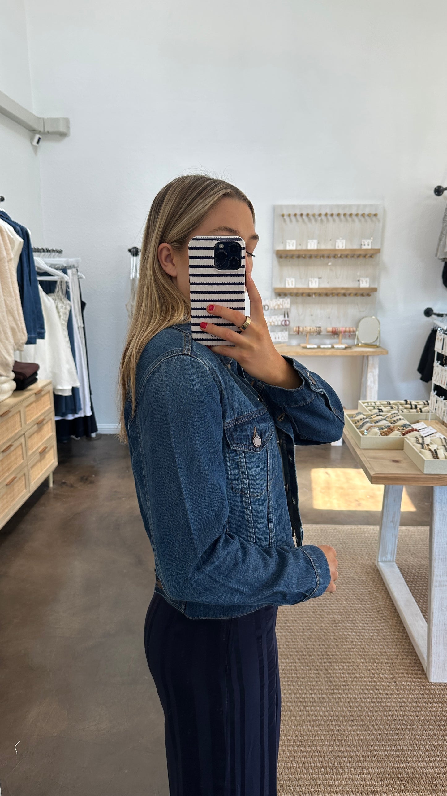 CLASSIC CUT DENIM JACKET
