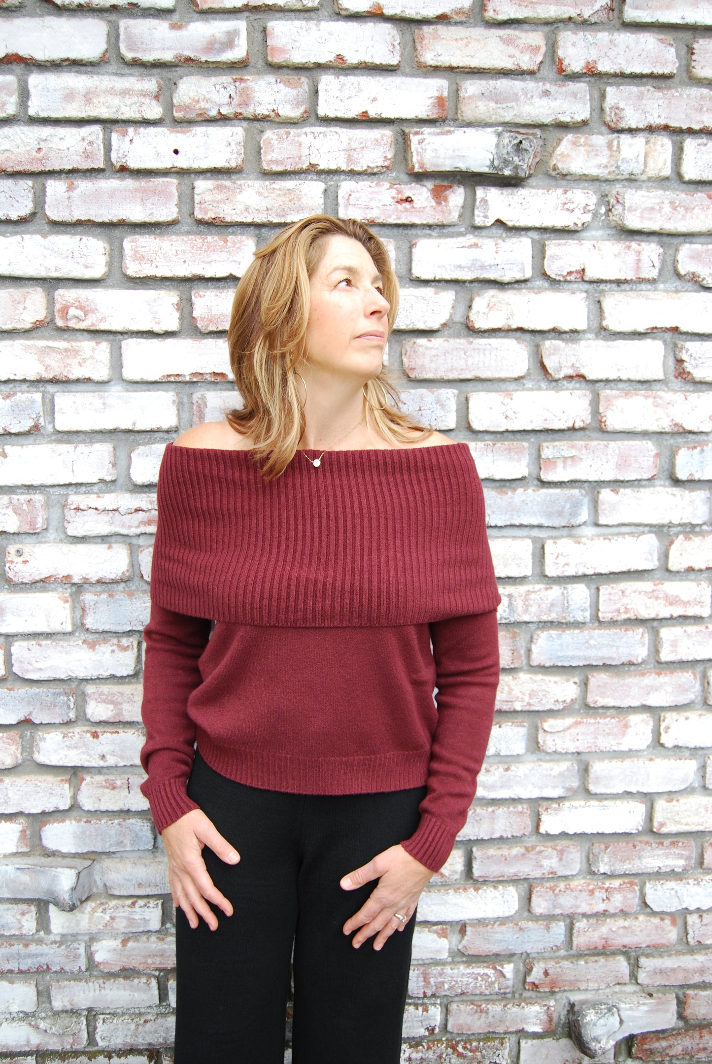 OFF-THE-SHOULDER SWEATER BURGUNDY