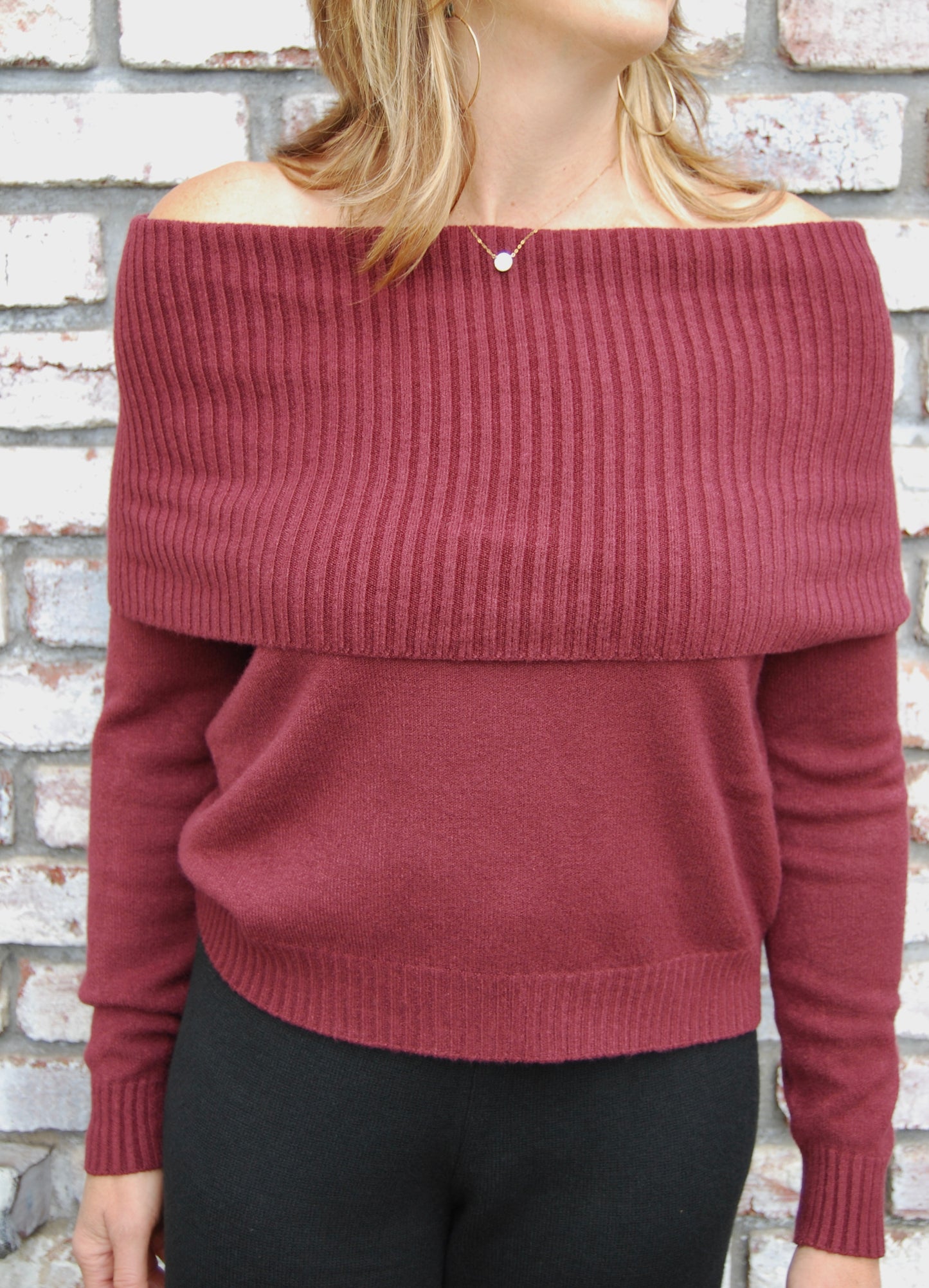 OFF-THE-SHOULDER SWEATER BURGUNDY