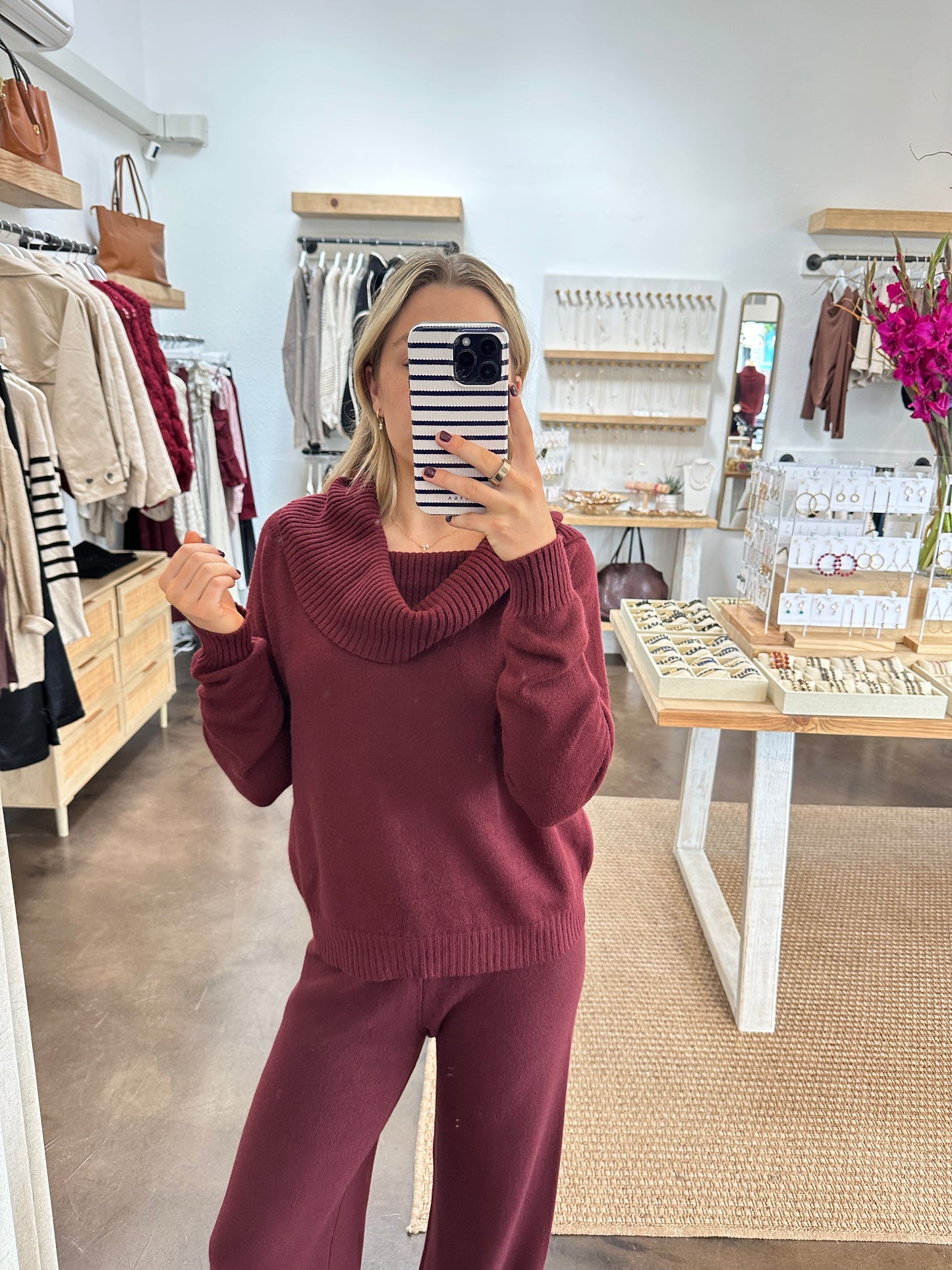 OFF-THE-SHOULDER SWEATER BURGUNDY